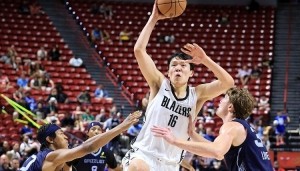 DB电竞-队记：杨瀚森前2场表现出扎实的基础和适应能力 语言问题需要解决